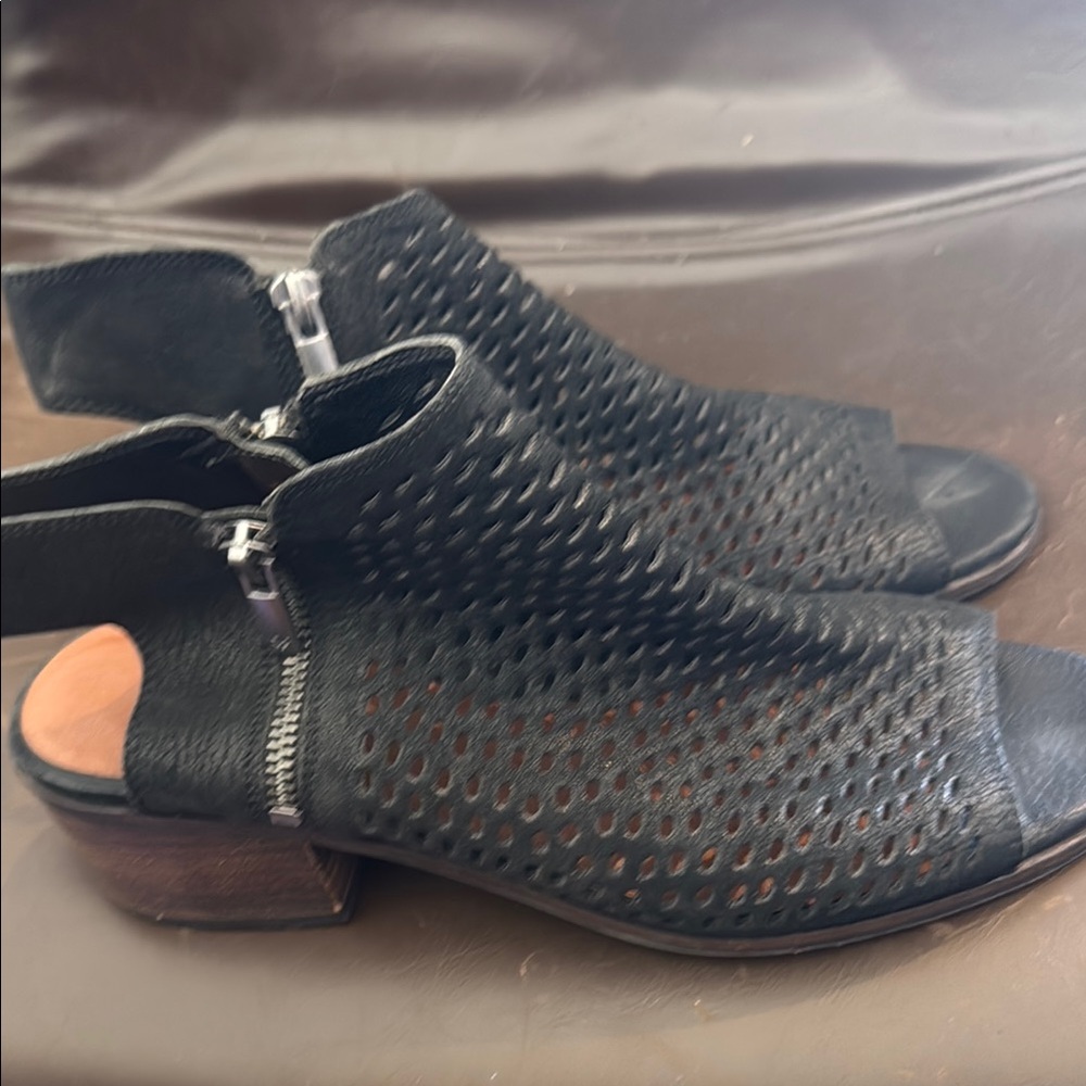 Lucky Brand Women's Black Perforated Sandals